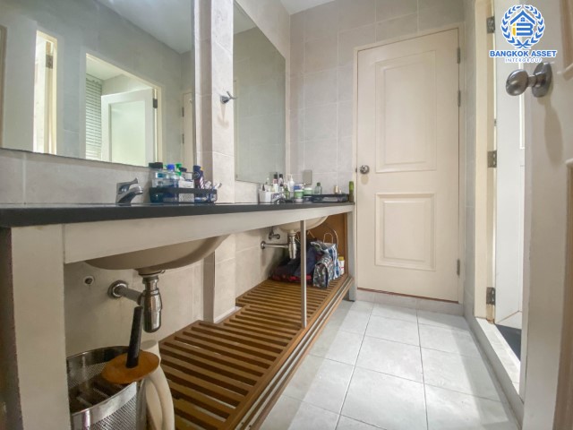 *****บ้านเดี่ยวมือสองย่านกรุงเทพฯ ม.โนเบิลจีโอ วัชรพล เนื้อที่กว้างขวางมากถึง 50.40 ตร.ว. ฟังก์ชัน 3 ห้องนอน 2 ห้องน้ำ ที่จอดรถ 2 คัน มีเรือนรับรอง ตั้งบนทำเลแห่งการเดินทาง ใกล้รถไฟฟ้าสายสีชมพู "สถานีวัชรพล" และทางด่วน "สุขาภิบาล5" จองเลย!